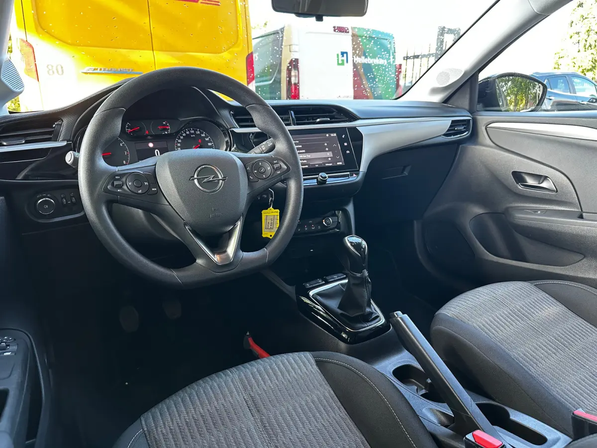 1.2 Edition | BROEKHUIS ONDERHOUDEN| EERSTE EIGENAAR| APPLE CARPLAY/ANDROID AUTO| PARKEERSENSOREN ACHTER| DAB ONTVANGER| CRUISE CONTROL| GETINT GLAS| AIRCO| 16" LM-VELGEN|