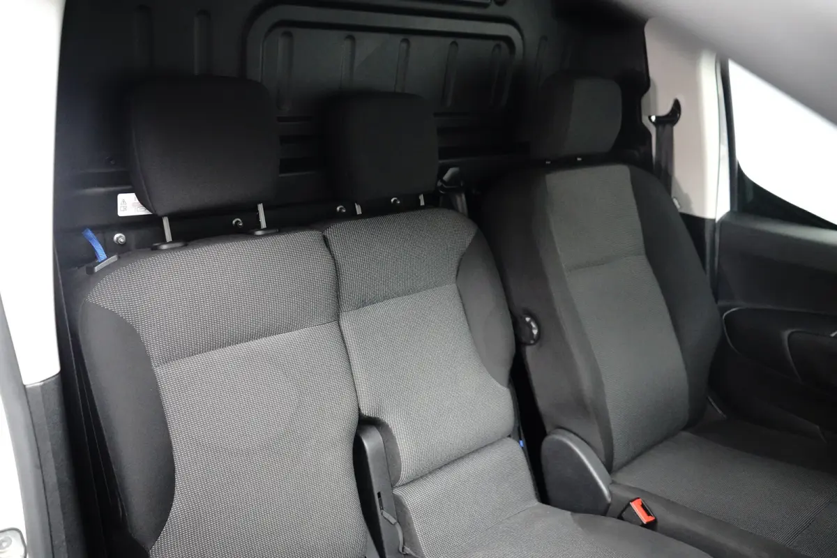 1.5 BlueHDi 100 S&S L2 Camera | Houten Laadvloer | Carplay | Digitaal Dashboard | Airco | Cruise Control | DAB | Achteruitrijcamera | Airco | Apple Carplay/Android Auto|telefoonintegratie pr