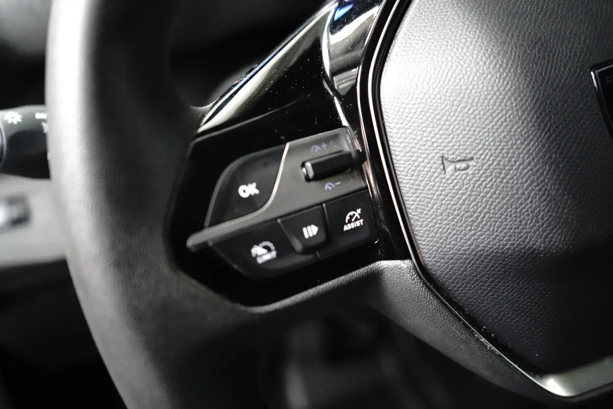 1.5 BlueHDi 100 S&S L2 Camera | Houten Laadvloer | Carplay | Digitaal Dashboard | Airco | Cruise Control | DAB | Achteruitrijcamera | Airco | Apple Carplay/Android Auto|telefoonintegratie pr