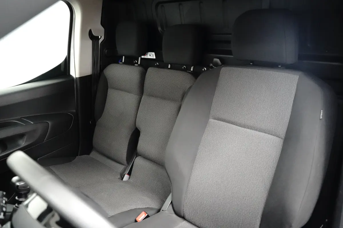 1.5 BlueHDi 100 S&S L2 Camera | Houten Laadvloer | Carplay | Digitaal Dashboard | Airco | Cruise Control | DAB | Achteruitrijcamera | Airco | Apple Carplay/Android Auto|telefoonintegratie pr
