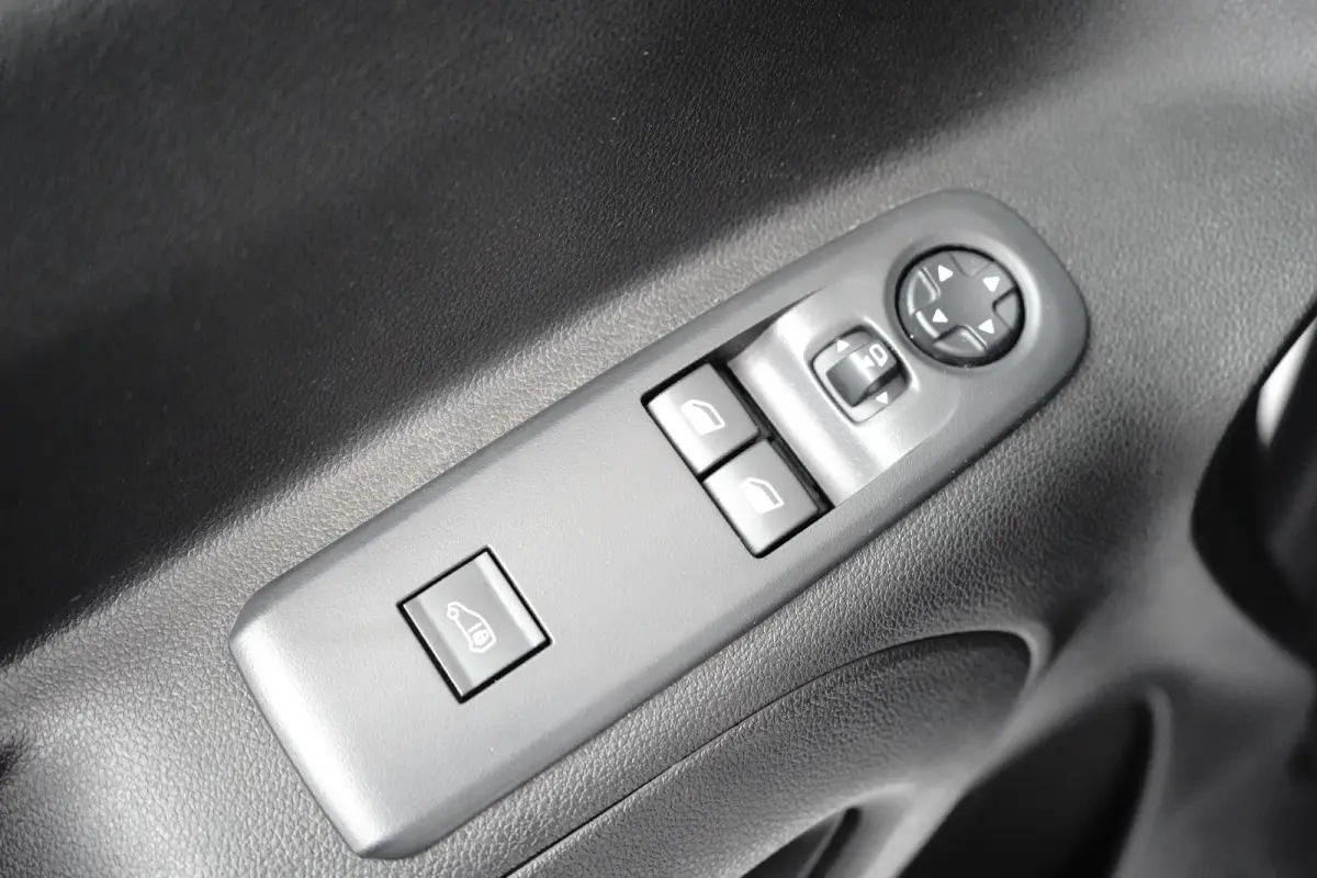 1.5 BlueHDi 100 S&S L2 Camera | Houten Laadvloer | Carplay | Digitaal Dashboard | Airco | Cruise Control | DAB | Achteruitrijcamera | Airco | Apple Carplay/Android Auto|telefoonintegratie pr