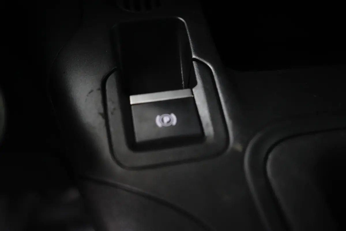 1.5 BlueHDi 100 S&S L2 Camera | Houten Laadvloer | Carplay | Digitaal Dashboard | Airco | Cruise Control | DAB | Achteruitrijcamera | Airco | Apple Carplay/Android Auto|telefoonintegratie pr