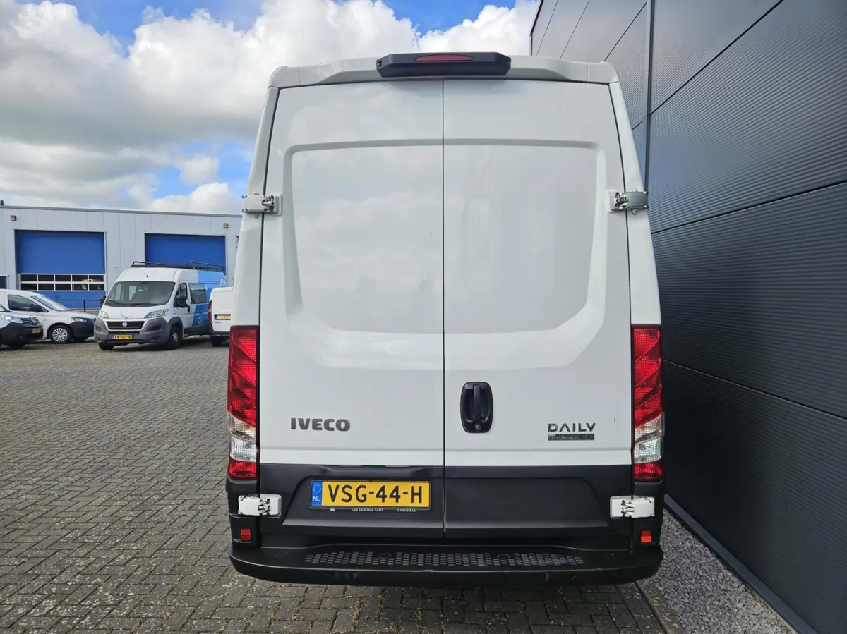 2.3 L4H2Hi-Matic Dubbel lucht 157pk Uitklap lift