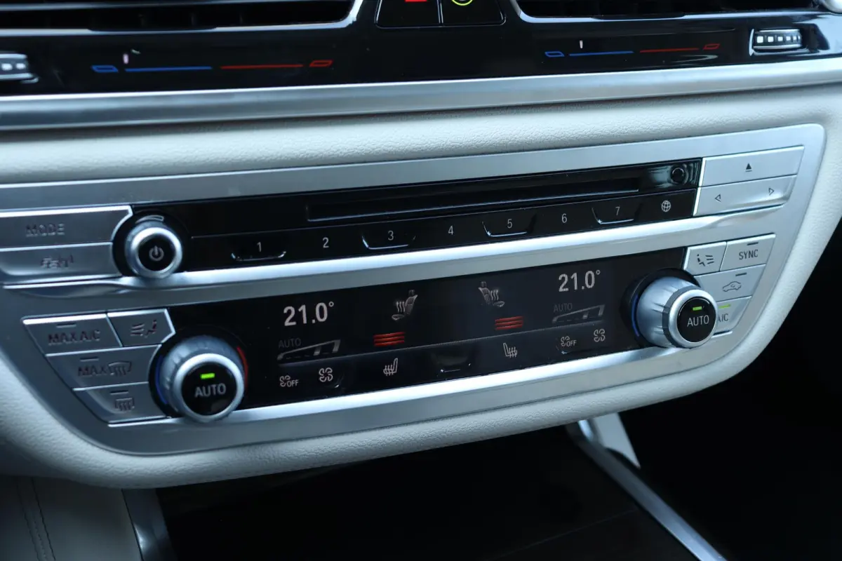 Sedan 745e | High Executive | Harman Kardon | Parking Assistant Plus | Head-Up | Laserlight | Soft-Close | SOH 86% | 19''LMV