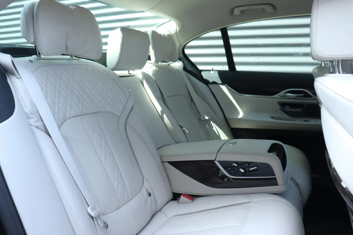 Sedan 745e | High Executive | Harman Kardon | Parking Assistant Plus | Head-Up | Laserlight | Soft-Close | SOH 86% | 19''LMV