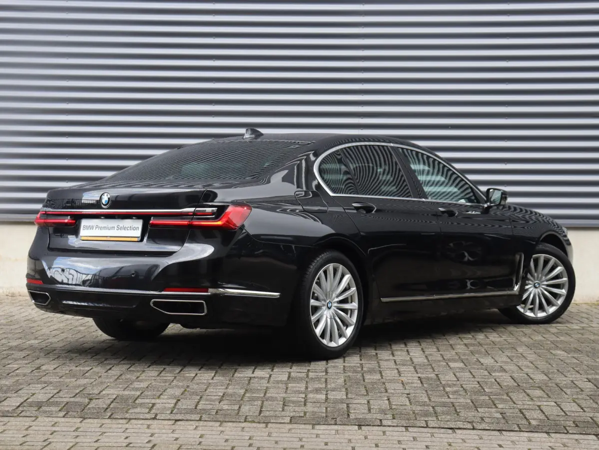 Sedan 745e | High Executive | Harman Kardon | Parking Assistant Plus | Head-Up | Laserlight | Soft-Close | 19''LMV