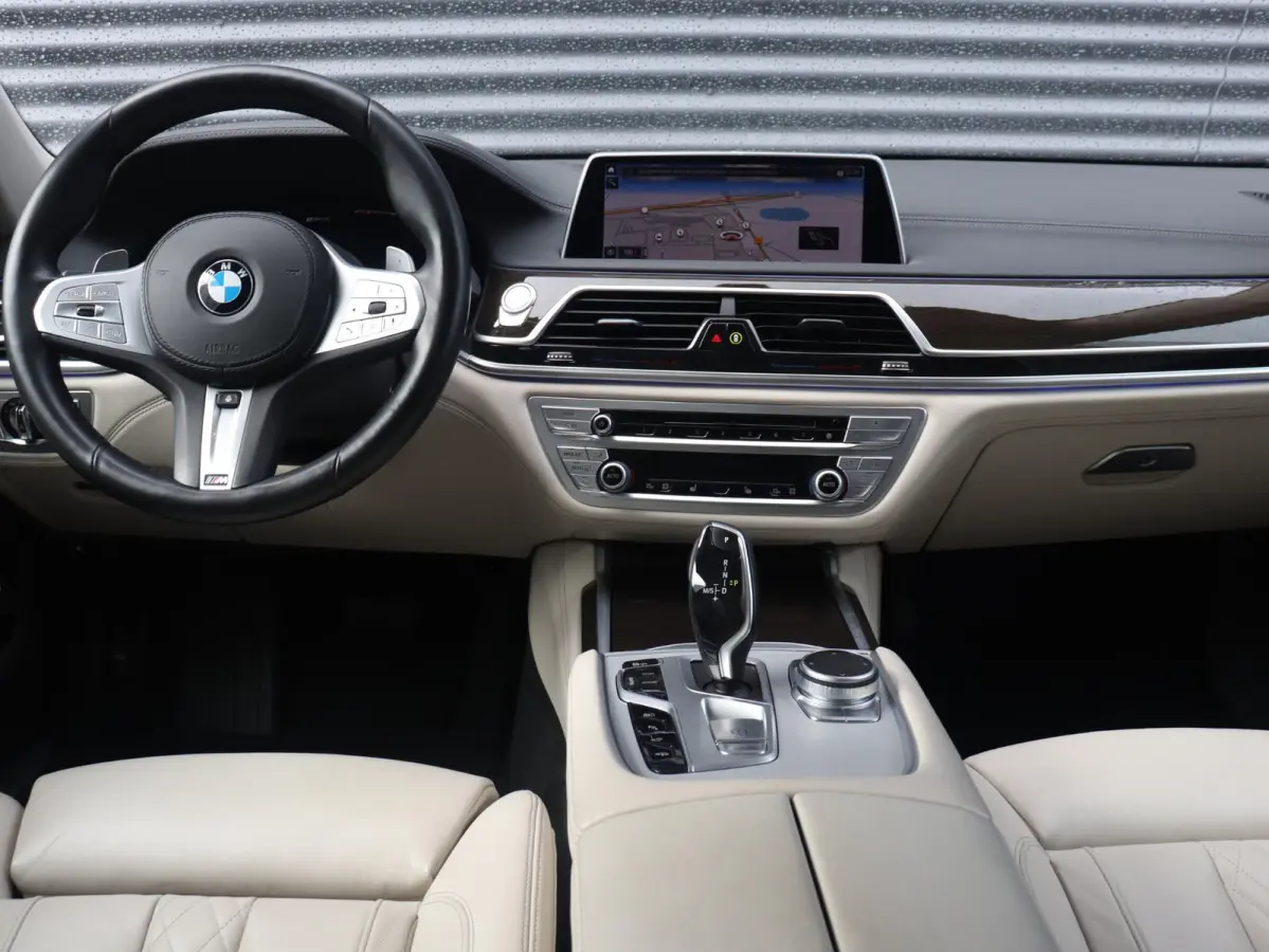 Sedan 745e | High Executive | Harman Kardon | Parking Assistant Plus | Head-Up | Laserlight | Soft-Close | SOH 86% | 19''LMV