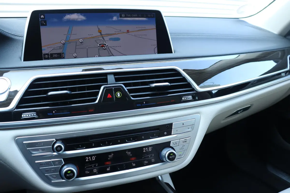 Sedan 745e | High Executive | Harman Kardon | Parking Assistant Plus | Head-Up | Laserlight | Soft-Close | SOH 86% | 19''LMV