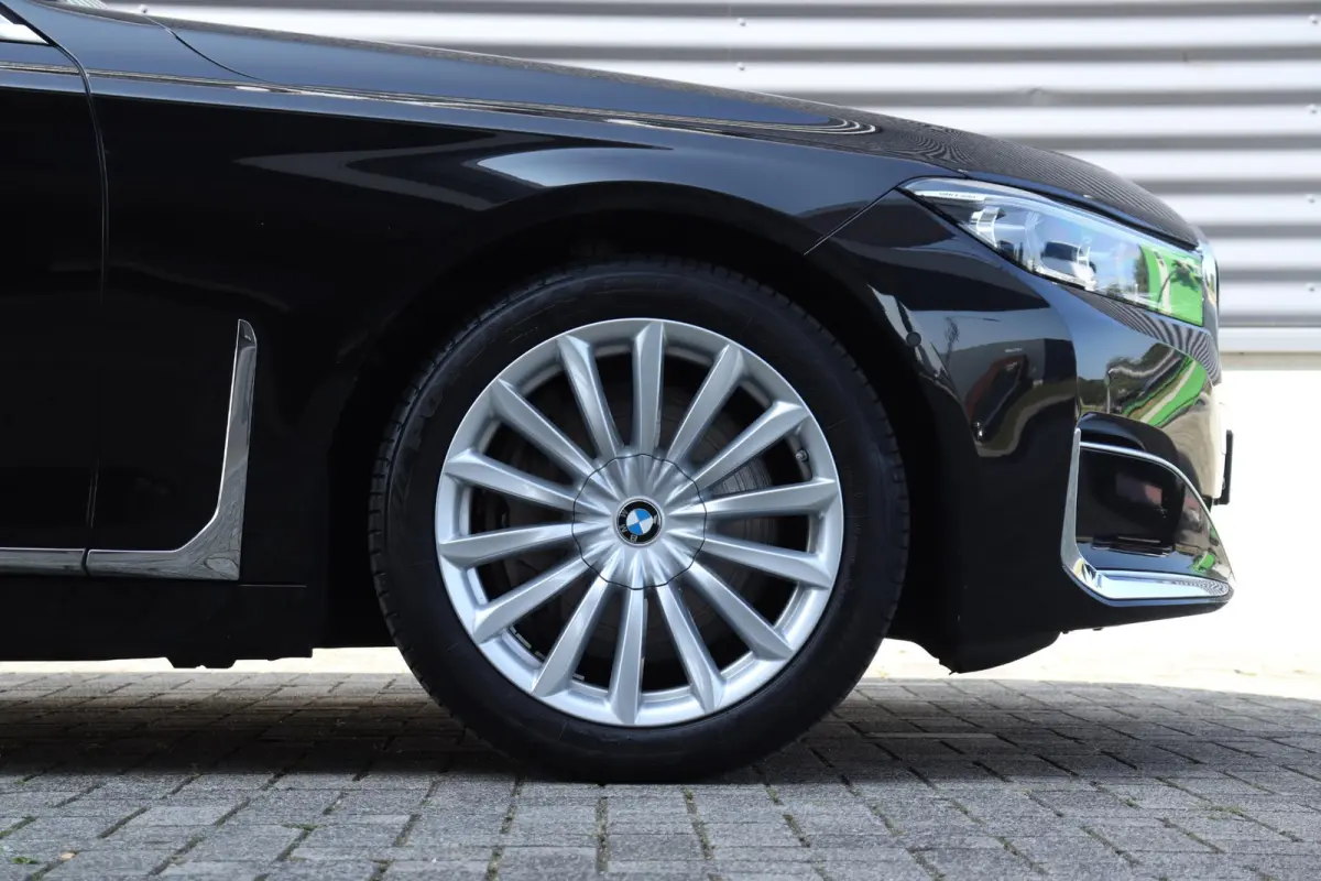 Sedan 745e | High Executive | Harman Kardon | Parking Assistant Plus | Head-Up | Laserlight | Soft-Close | 19''LMV