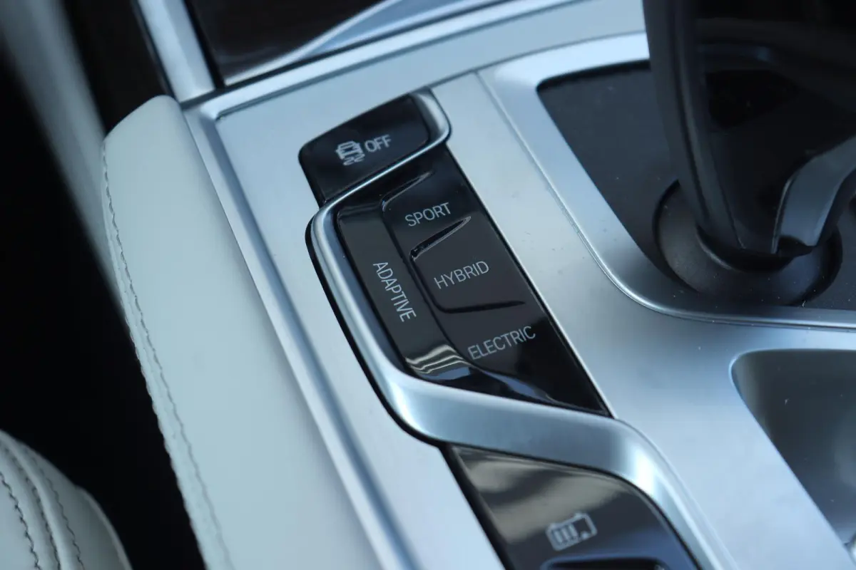 Sedan 745e | High Executive | Harman Kardon | Parking Assistant Plus | Head-Up | Laserlight | Soft-Close | SOH 86% | 19''LMV
