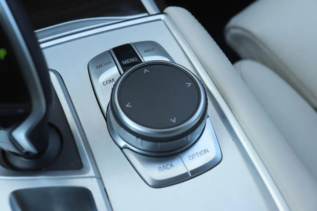 Sedan 745e | High Executive | Harman Kardon | Parking Assistant Plus | Head-Up | Laserlight | Soft-Close | SOH 86% | 19''LMV