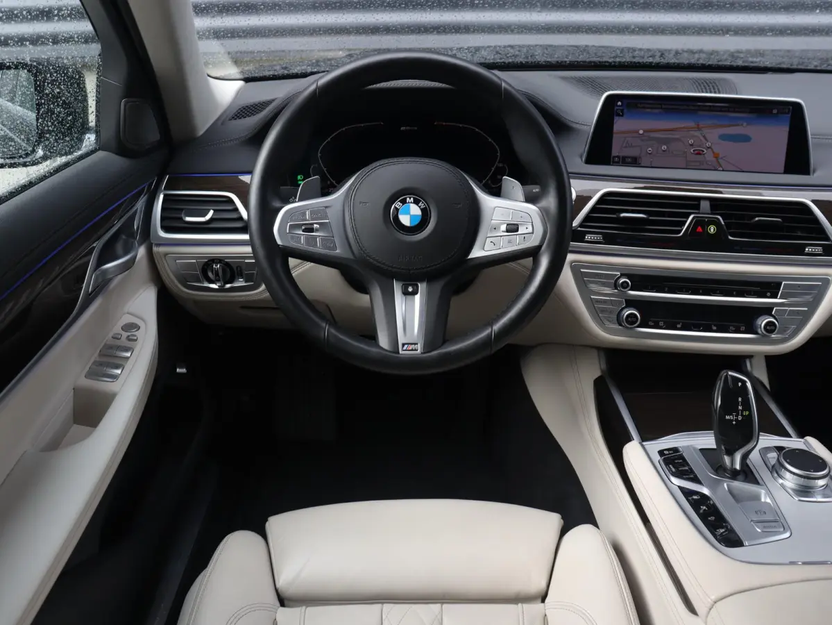 Sedan 745e | High Executive | Harman Kardon | Parking Assistant Plus | Head-Up | Laserlight | Soft-Close | SOH 86% | 19''LMV