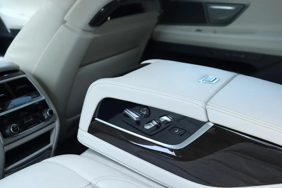 Sedan 745e | High Executive | Harman Kardon | Parking Assistant Plus | Head-Up | Laserlight | Soft-Close | SOH 86% | 19''LMV