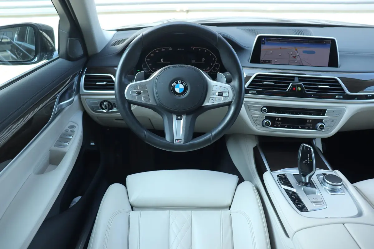 Sedan 745e | High Executive | Harman Kardon | Parking Assistant Plus | Head-Up | Laserlight | Soft-Close | SOH 86% | 19''LMV