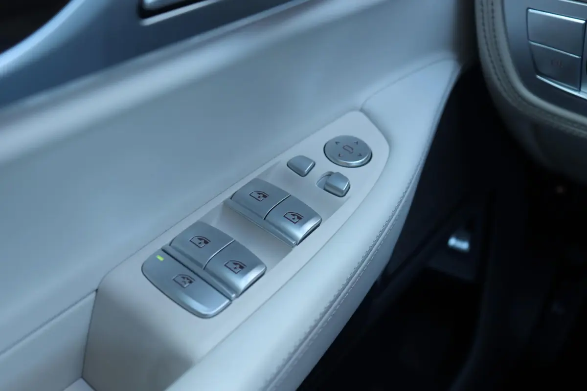 Sedan 745e | High Executive | Harman Kardon | Parking Assistant Plus | Head-Up | Laserlight | Soft-Close | SOH 86% | 19''LMV