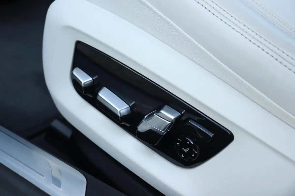 Sedan 745e | High Executive | Harman Kardon | Parking Assistant Plus | Head-Up | Laserlight | Soft-Close | SOH 86% | 19''LMV