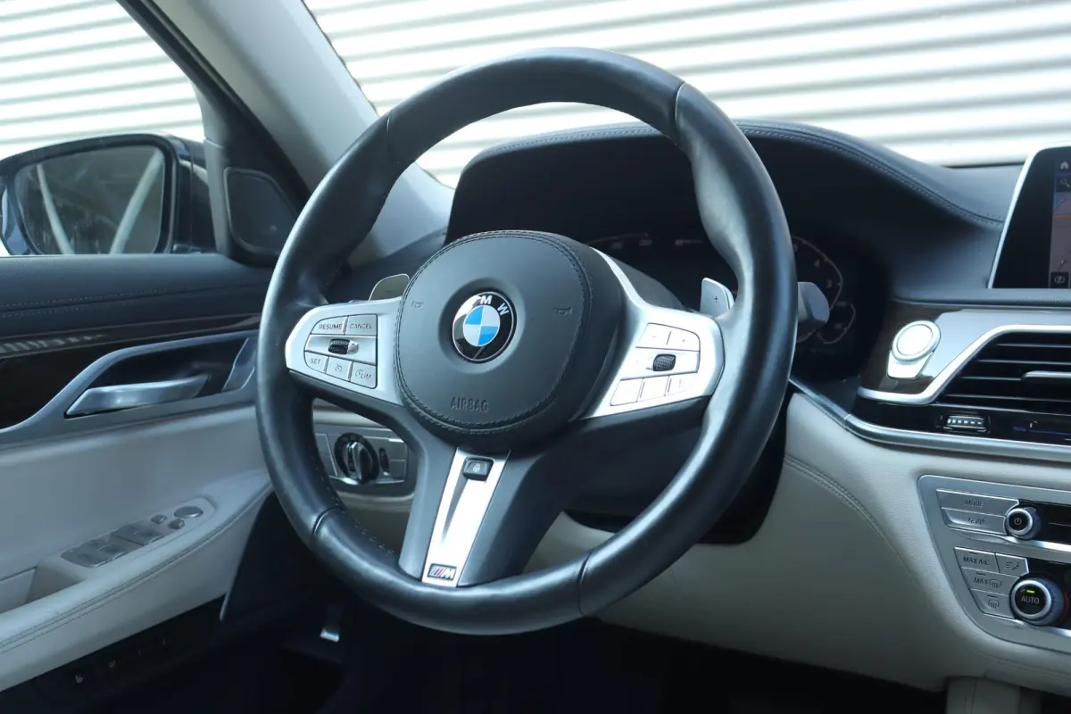 Sedan 745e | High Executive | Harman Kardon | Parking Assistant Plus | Head-Up | Laserlight | Soft-Close | SOH 86% | 19''LMV