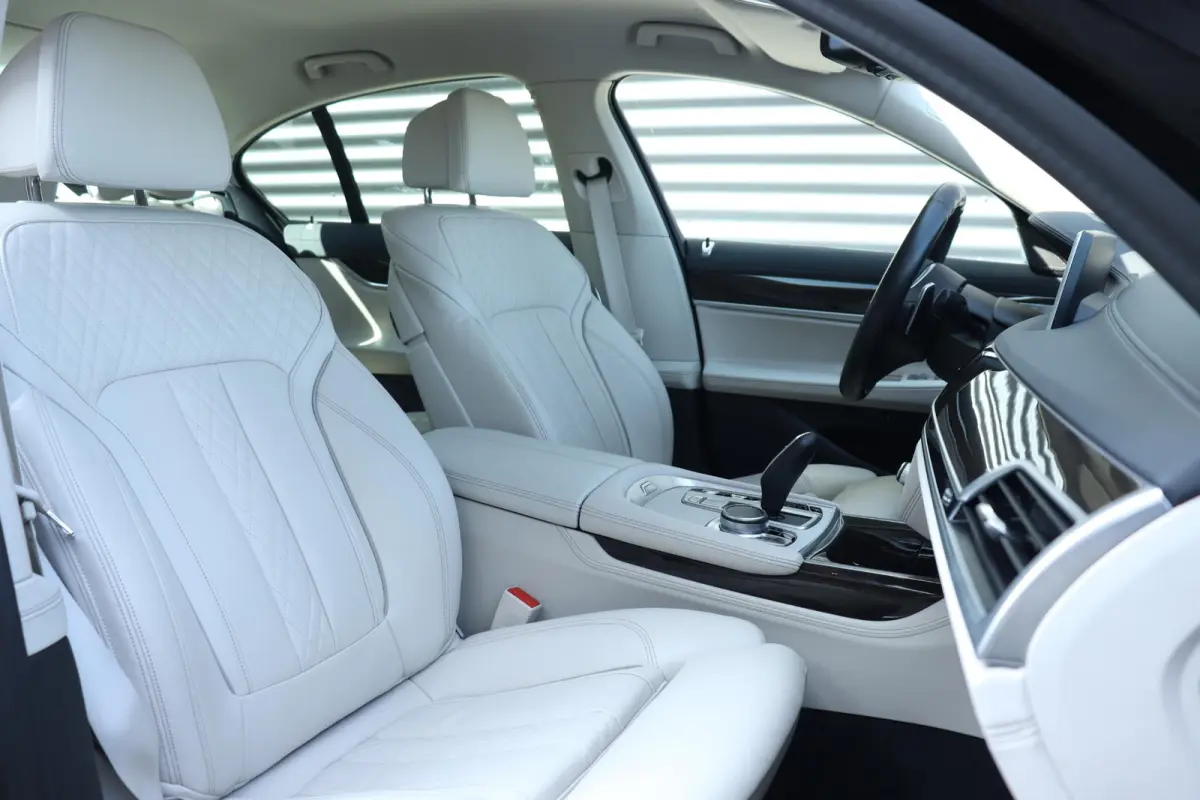 Sedan 745e | High Executive | Harman Kardon | Parking Assistant Plus | Head-Up | Laserlight | Soft-Close | SOH 86% | 19''LMV