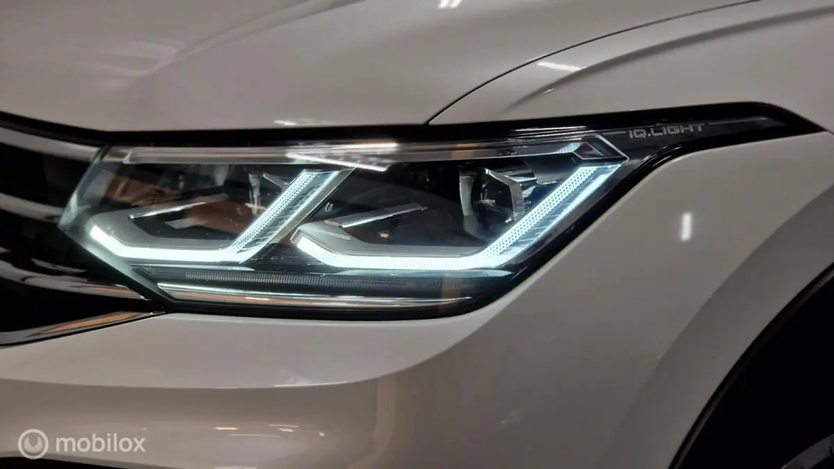 1.5 TSI R-Line PANO TREKHAAK iQ LIGHTS 1e EIGENAAR