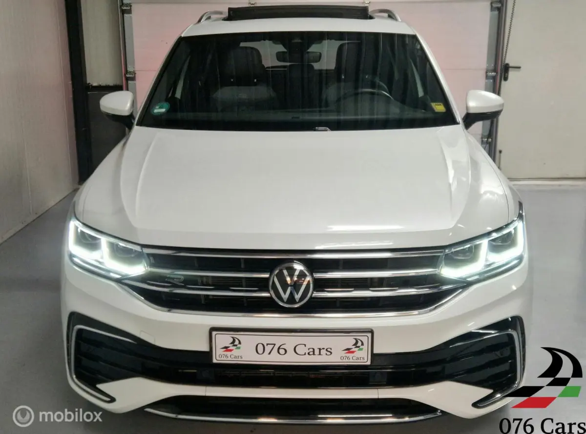 1.5 TSI R-Line PANO TREKHAAK iQ LIGHTS 1e EIGENAAR
