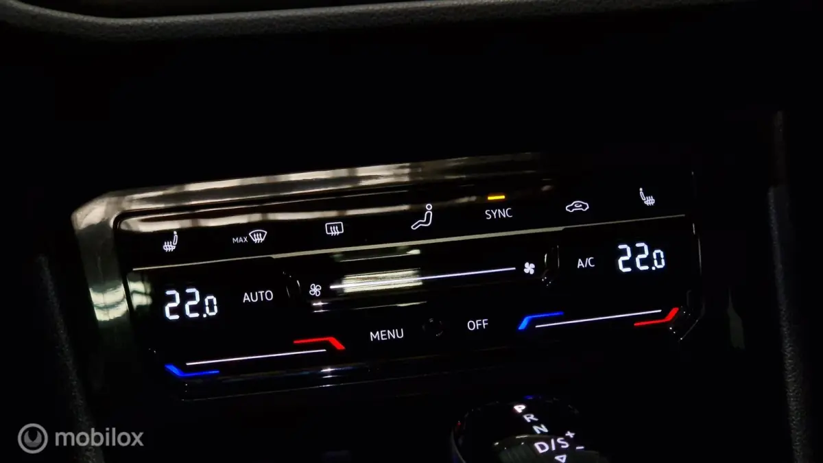 1.5 TSI R-Line PANO TREKHAAK iQ LIGHTS 1e EIGENAAR