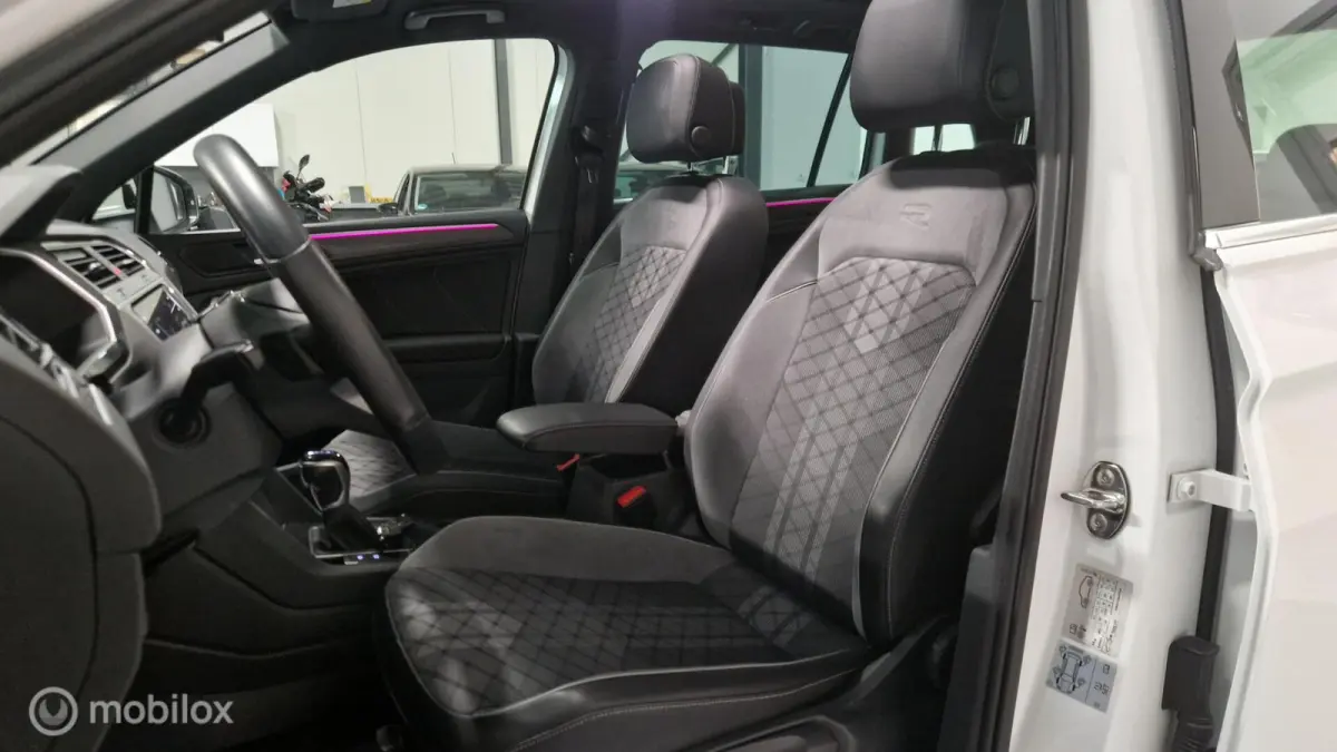 1.5 TSI R-Line PANO TREKHAAK iQ LIGHTS 1e EIGENAAR