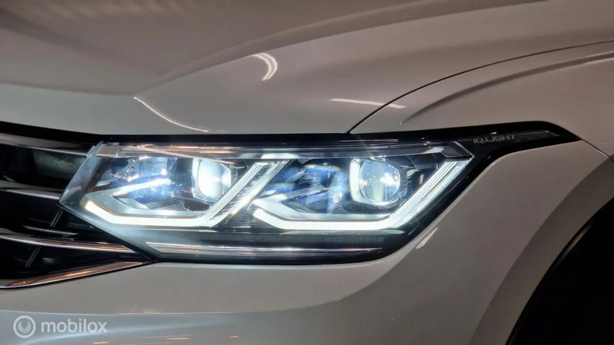 1.5 TSI R-Line PANO TREKHAAK iQ LIGHTS 1e EIGENAAR