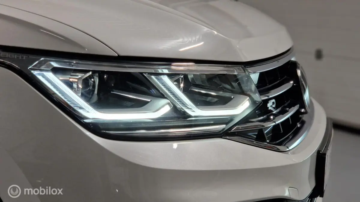 1.5 TSI R-Line PANO TREKHAAK iQ LIGHTS 1e EIGENAAR