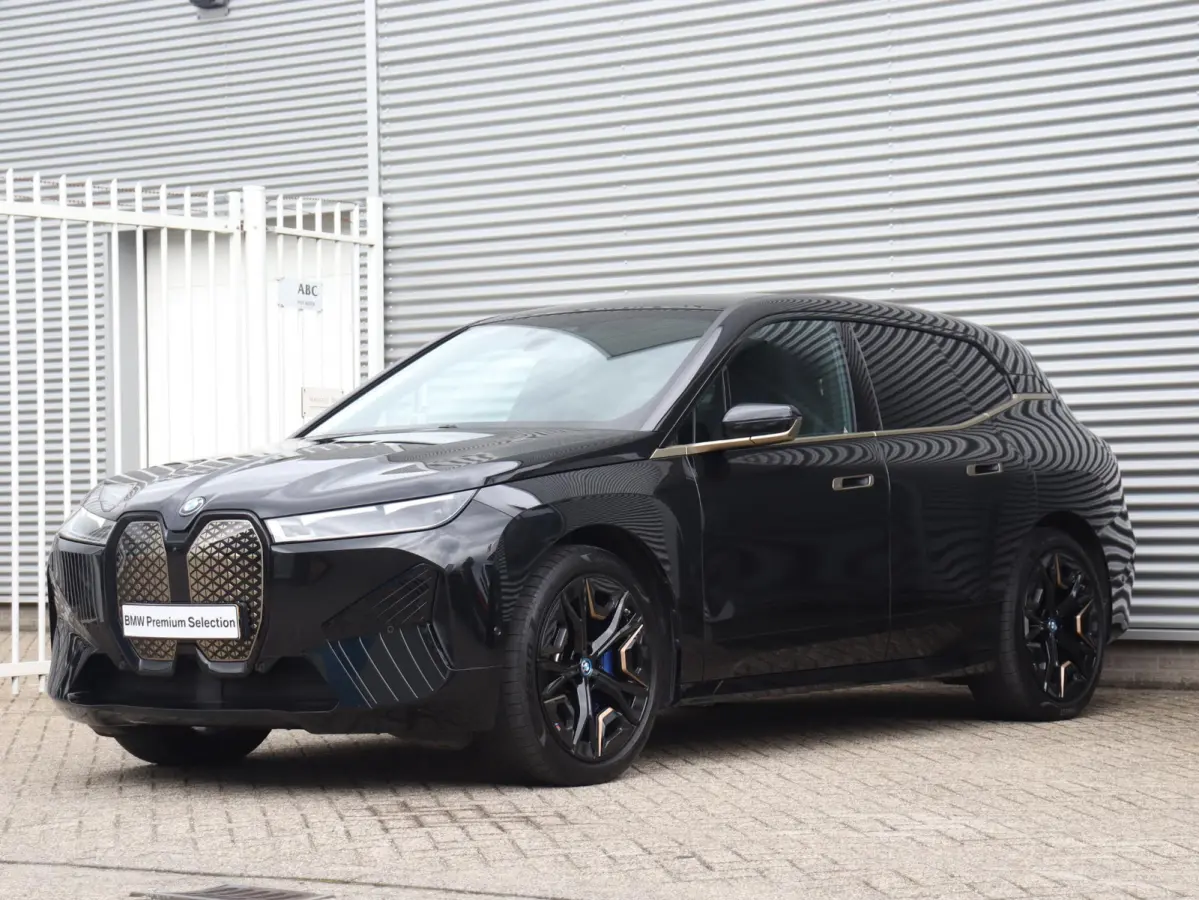 xDrive40 | High Executive | Sportpakket | Panodak Skylounge | Head-Up | Trekhaak | Driving Assistant Prof. | Harman Kardon | Laserlight | Soft Close | 22'' LMV