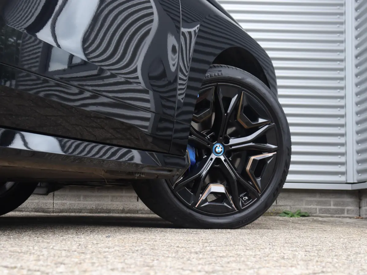 xDrive40 | High Executive | Sportpakket | Panodak Skylounge | Head-Up | Trekhaak | Driving Assistant Prof. | Harman Kardon | Laserlight | Soft Close | 22'' LMV