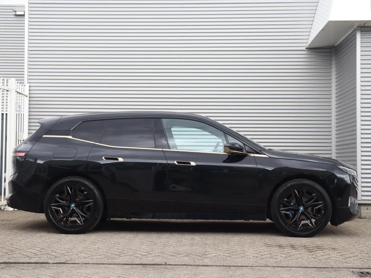 xDrive40 | High Executive | Sportpakket | Panodak Skylounge | Head-Up | Trekhaak | Driving Assistant Prof. | Harman Kardon | Laserlight | Soft Close | 22'' LMV