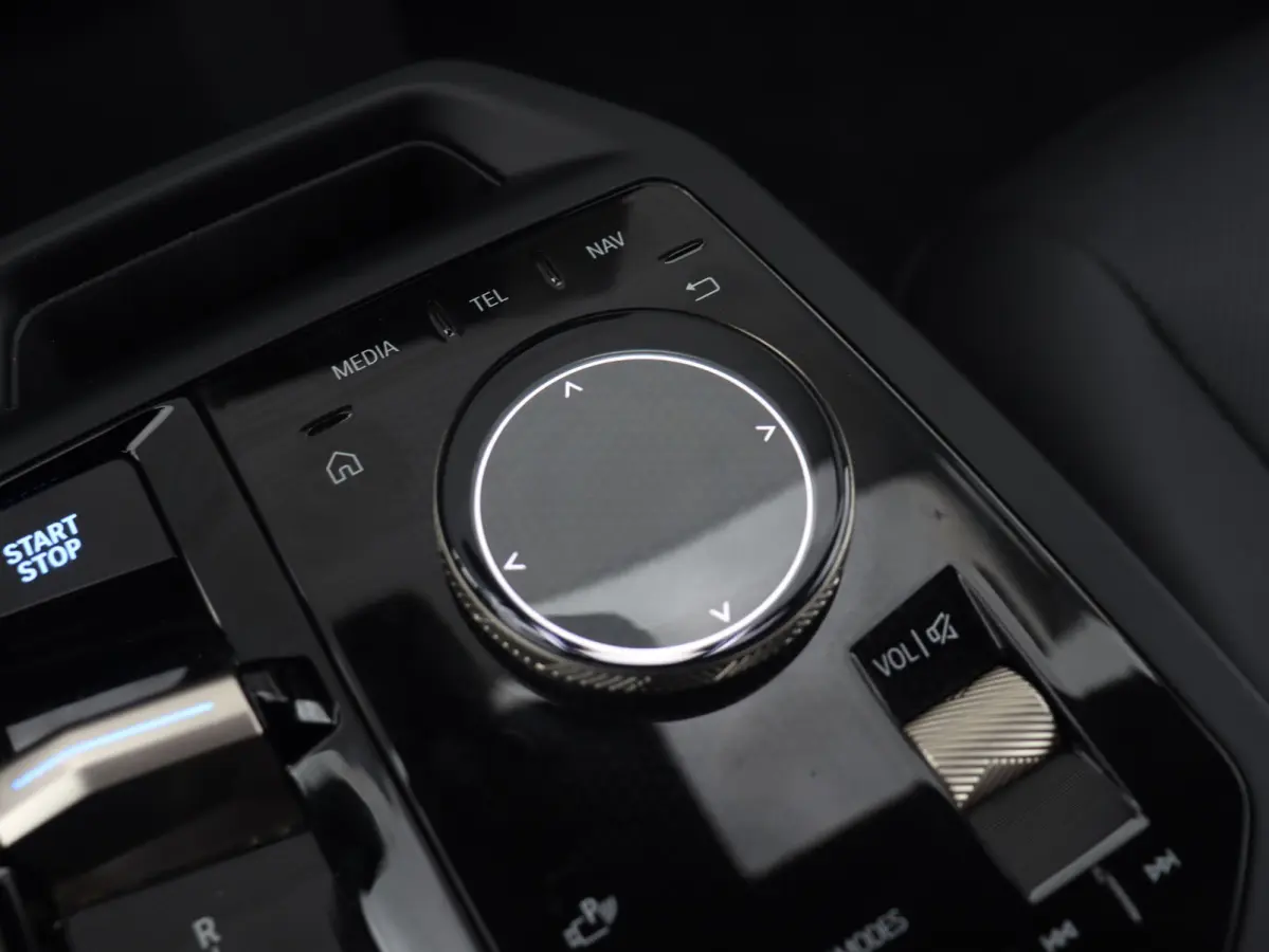 xDrive40 | High Executive | Sportpakket | Panodak Skylounge | Head-Up | Trekhaak | Driving Assistant Prof. | Harman Kardon | Laserlight | Soft Close | 22'' LMV