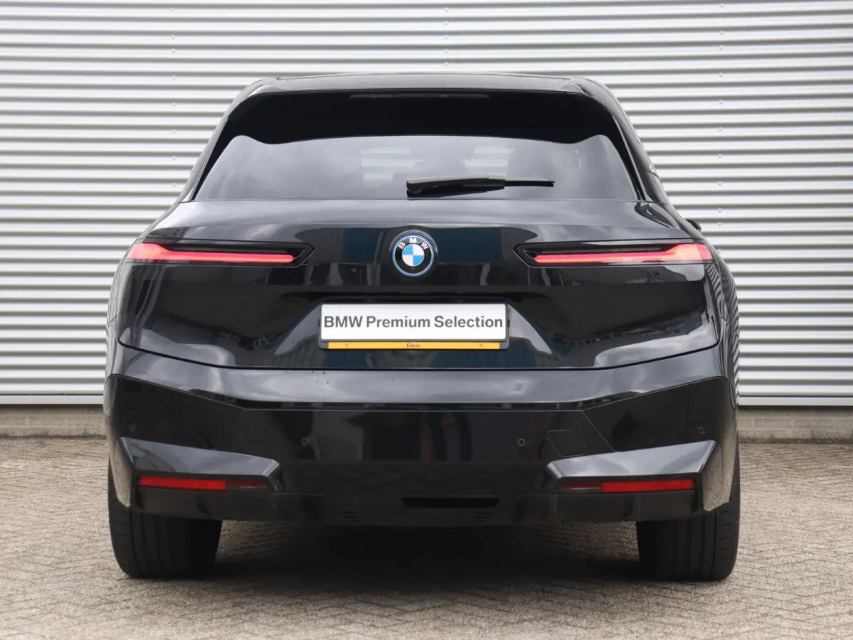xDrive40 | High Executive | Sportpakket | Panodak Skylounge | Head-Up | Trekhaak | Driving Assistant Prof. | Harman Kardon | Laserlight | Soft Close | 22'' LMV