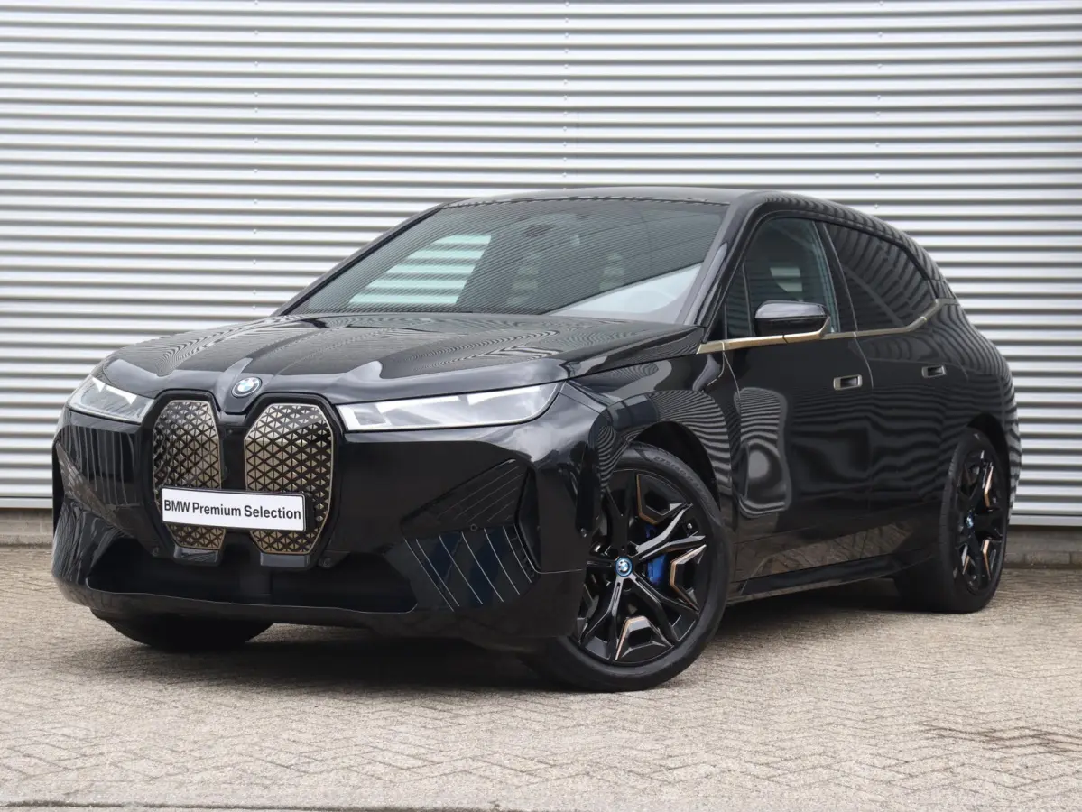xDrive40 | High Executive | Sportpakket | Panodak Skylounge | Head-Up | Trekhaak | Driving Assistant Prof. | Harman Kardon | Laserlight | Soft Close | 22'' LMV