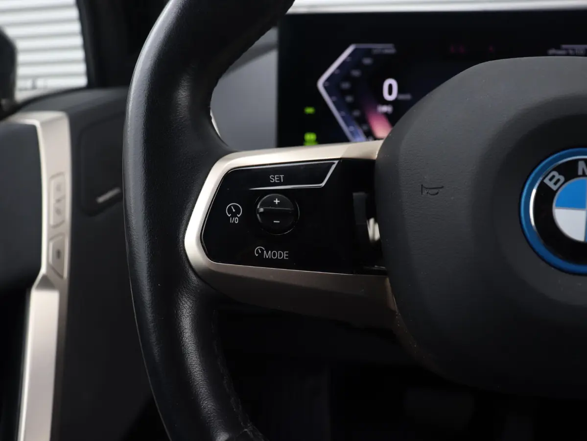 xDrive40 | High Executive | Sportpakket | Panodak Skylounge | Head-Up | Trekhaak | Driving Assistant Prof. | Harman Kardon | Laserlight | Soft Close | 22'' LMV