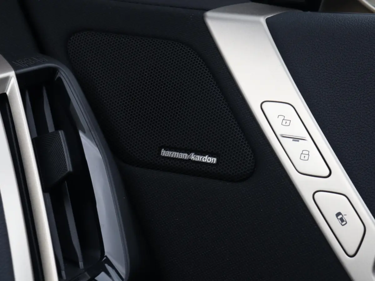 xDrive40 | High Executive | Sportpakket | Panodak Skylounge | Head-Up | Trekhaak | Driving Assistant Prof. | Harman Kardon | Laserlight | Soft Close | 22'' LMV