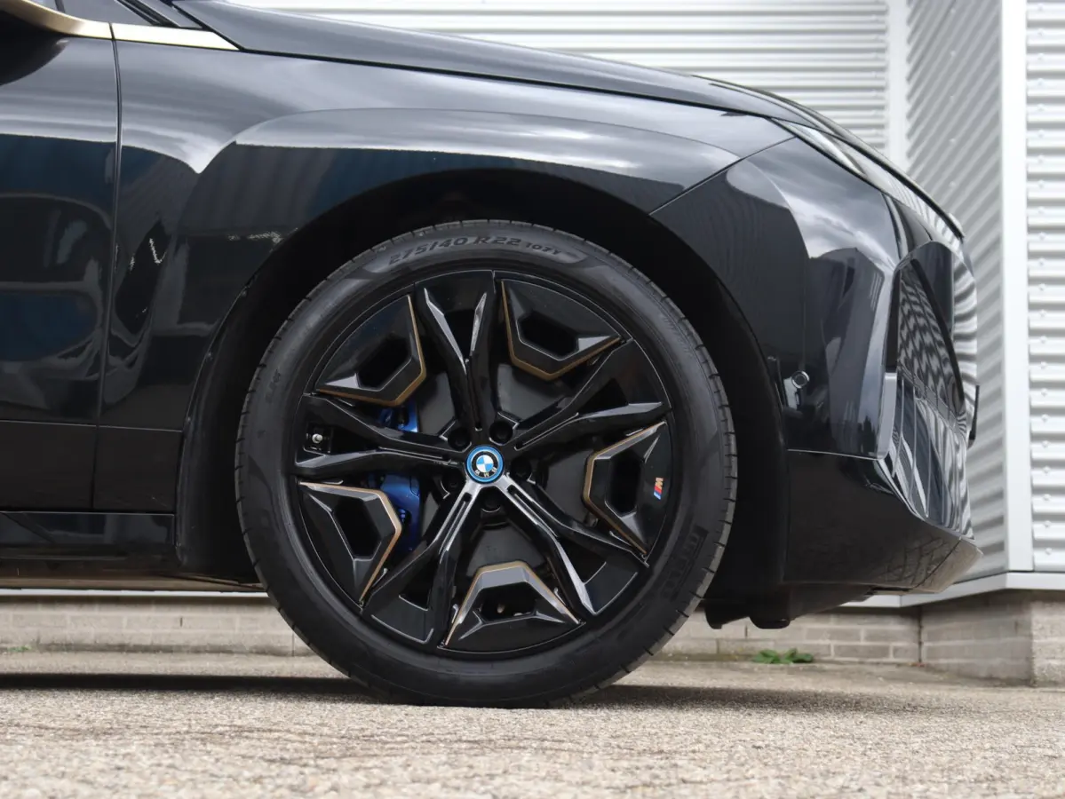 xDrive40 | High Executive | Sportpakket | Panodak Skylounge | Head-Up | Trekhaak | Driving Assistant Prof. | Harman Kardon | Laserlight | Soft Close | 22'' LMV