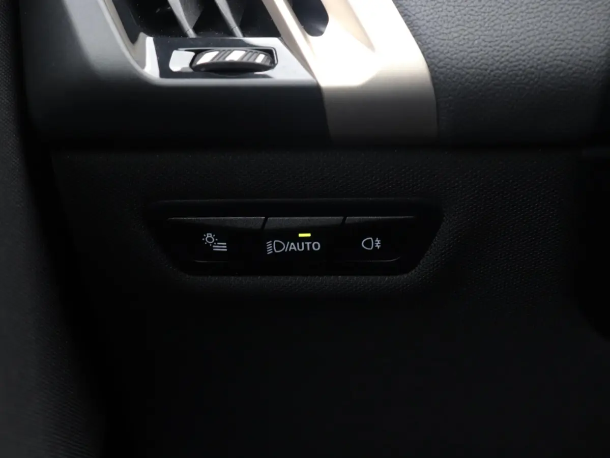 xDrive40 | High Executive | Sportpakket | Panodak Skylounge | Head-Up | Trekhaak | Driving Assistant Prof. | Harman Kardon | Laserlight | Soft Close | 22'' LMV
