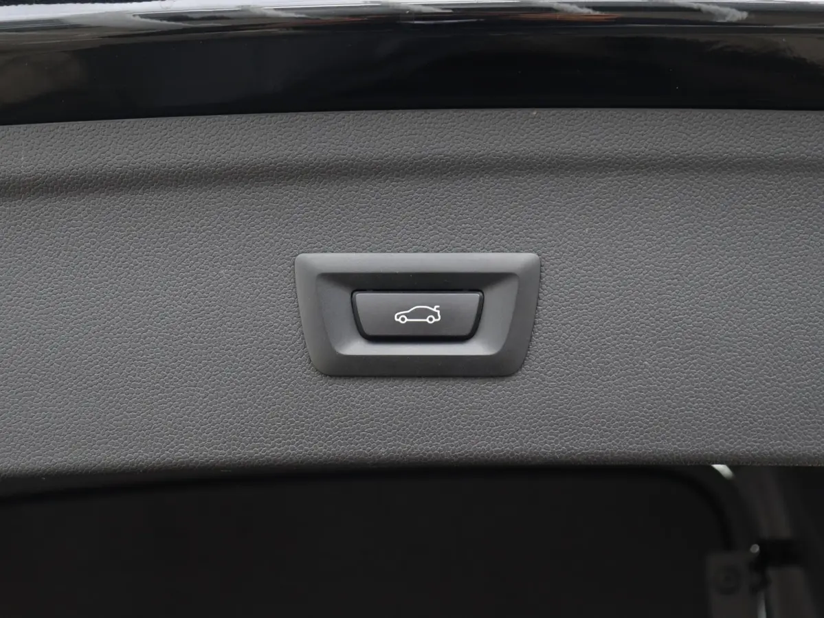 xDrive40 | High Executive | Sportpakket | Panodak Skylounge | Head-Up | Trekhaak | Driving Assistant Prof. | Harman Kardon | Laserlight | Soft Close | 22'' LMV