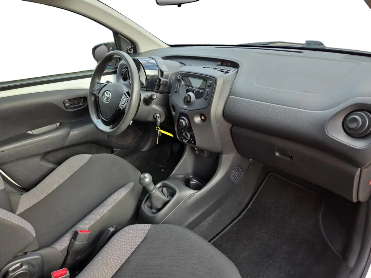 1.0 VVT-i x-fun | Airco | Cruise Control | 12 Maanden BOVAG Garantie |