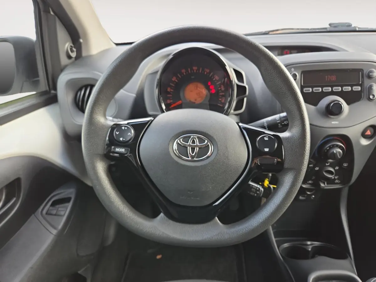 1.0 VVT-i x-fun | Airco | Cruise Control | 12 Maanden BOVAG Garantie |