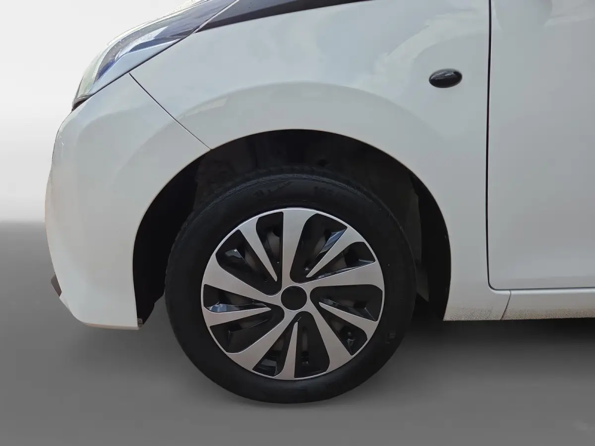 1.0 VVT-i x-fun | Airco | Cruise Control | 12 Maanden BOVAG Garantie |