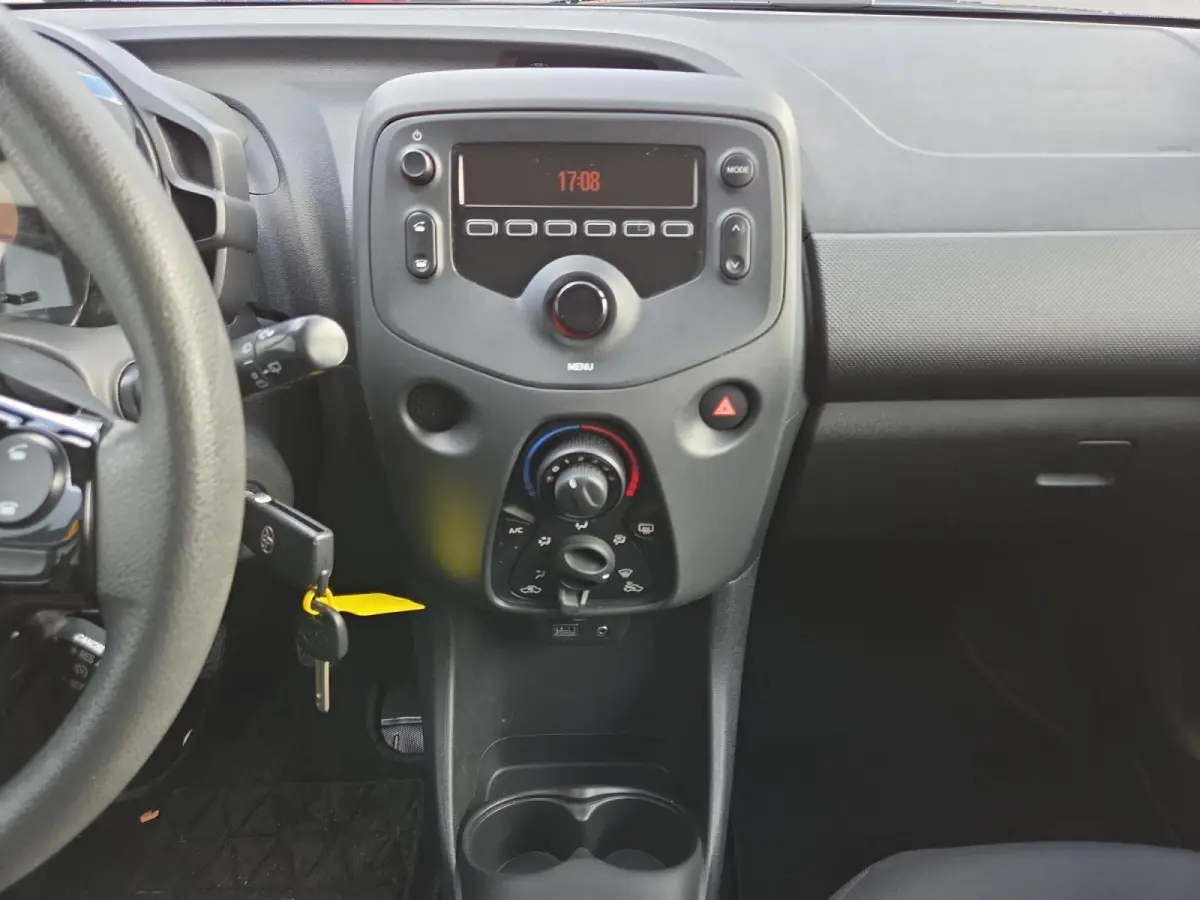 1.0 VVT-i x-fun | Airco | Cruise Control | 12 Maanden BOVAG Garantie |