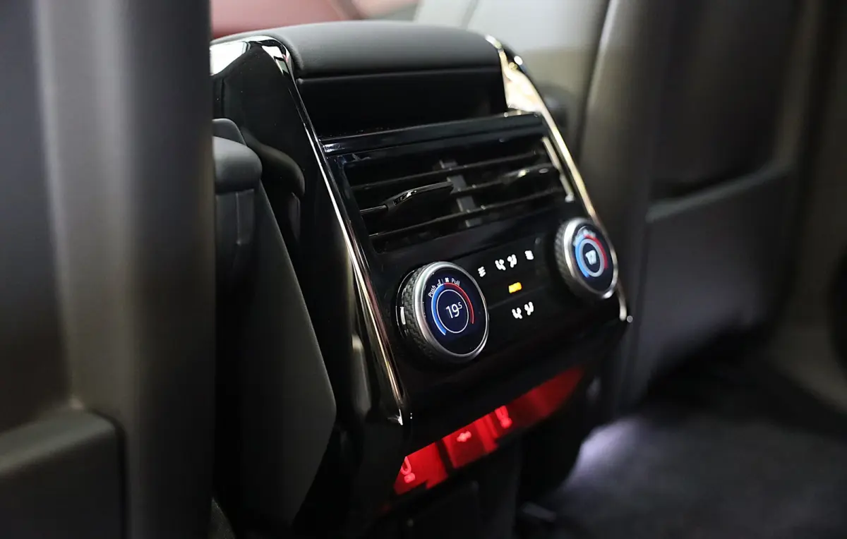 3.0 P550e Autobiography PHEV / SV Bespoke Deep Garnet / Massage / Head Up / Verkoeling / Memory /Pano