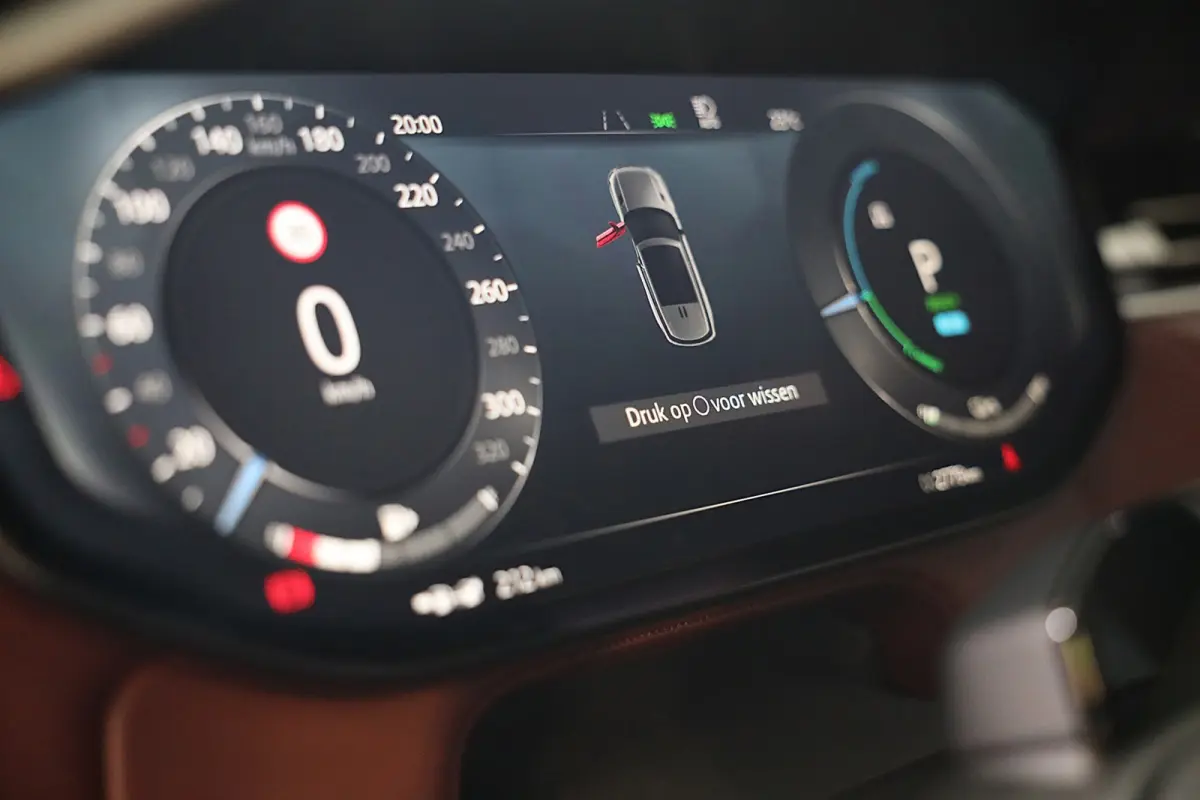 3.0 P550e Autobiography PHEV / SV Bespoke Deep Garnet / Massage / Head Up / Verkoeling / Memory /Pano