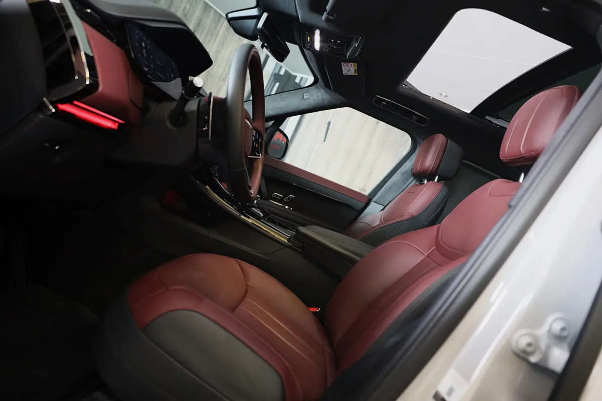3.0 P550e Autobiography PHEV / SV Bespoke Deep Garnet / Massage / Head Up / Verkoeling / Memory /Pano