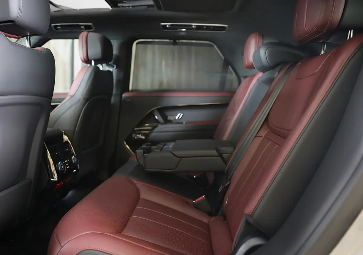3.0 P550e Autobiography PHEV / SV Bespoke Deep Garnet / Massage / Head Up / Verkoeling / Memory /Pano
