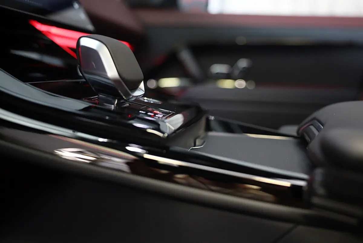 3.0 P550e Autobiography PHEV / SV Bespoke Deep Garnet / Massage / Head Up / Verkoeling / Memory /Pano