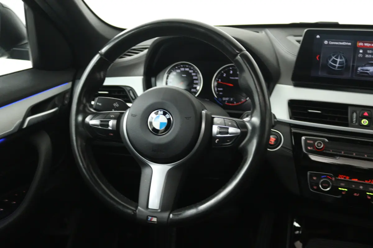 sDrive20i VDL Nedcar Edition (PANORAMADAK, CAMERA, STOELVERWARMING, PARKEERSENSOREN)