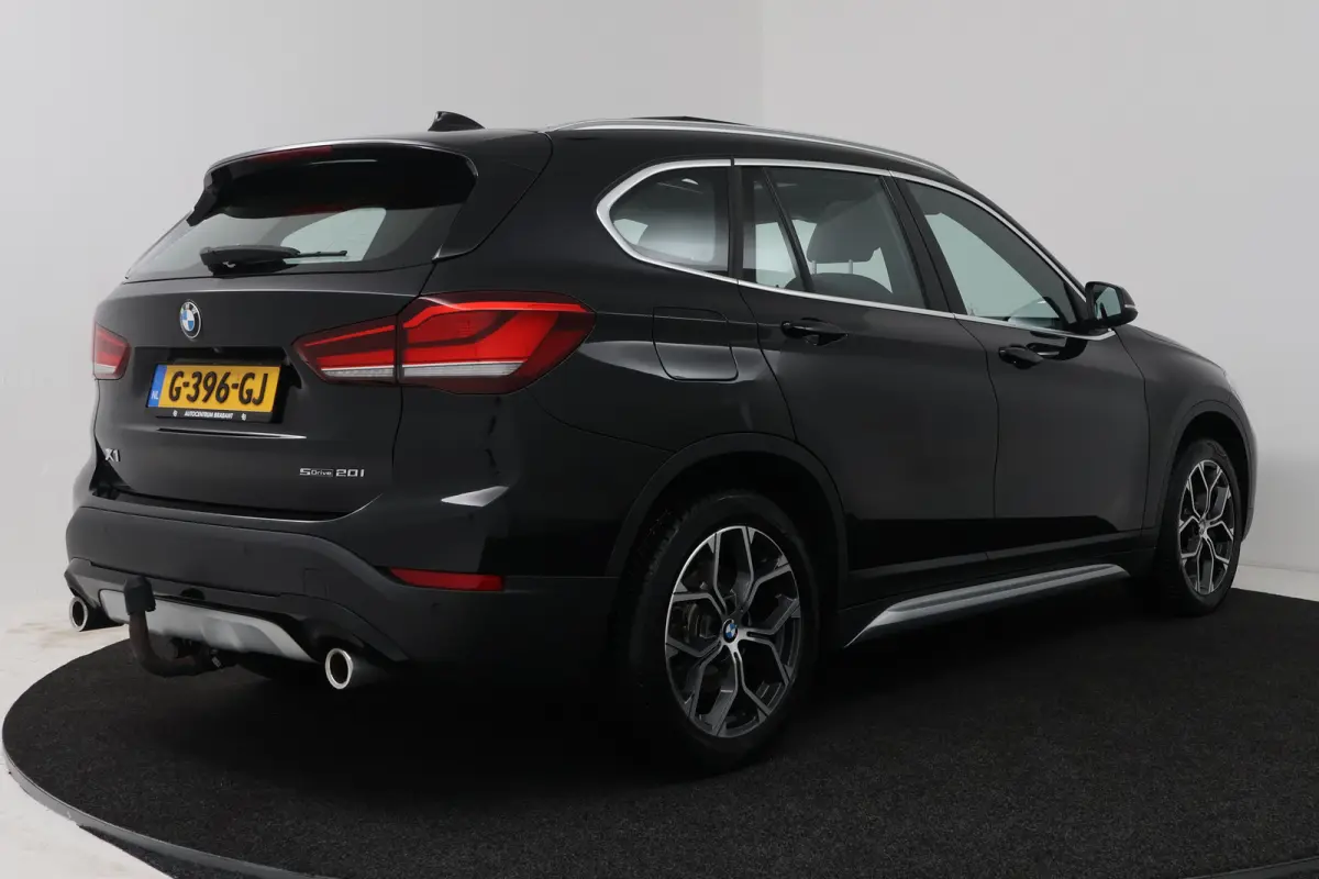 sDrive20i VDL Nedcar Edition (PANORAMADAK, CAMERA, STOELVERWARMING, PARKEERSENSOREN)